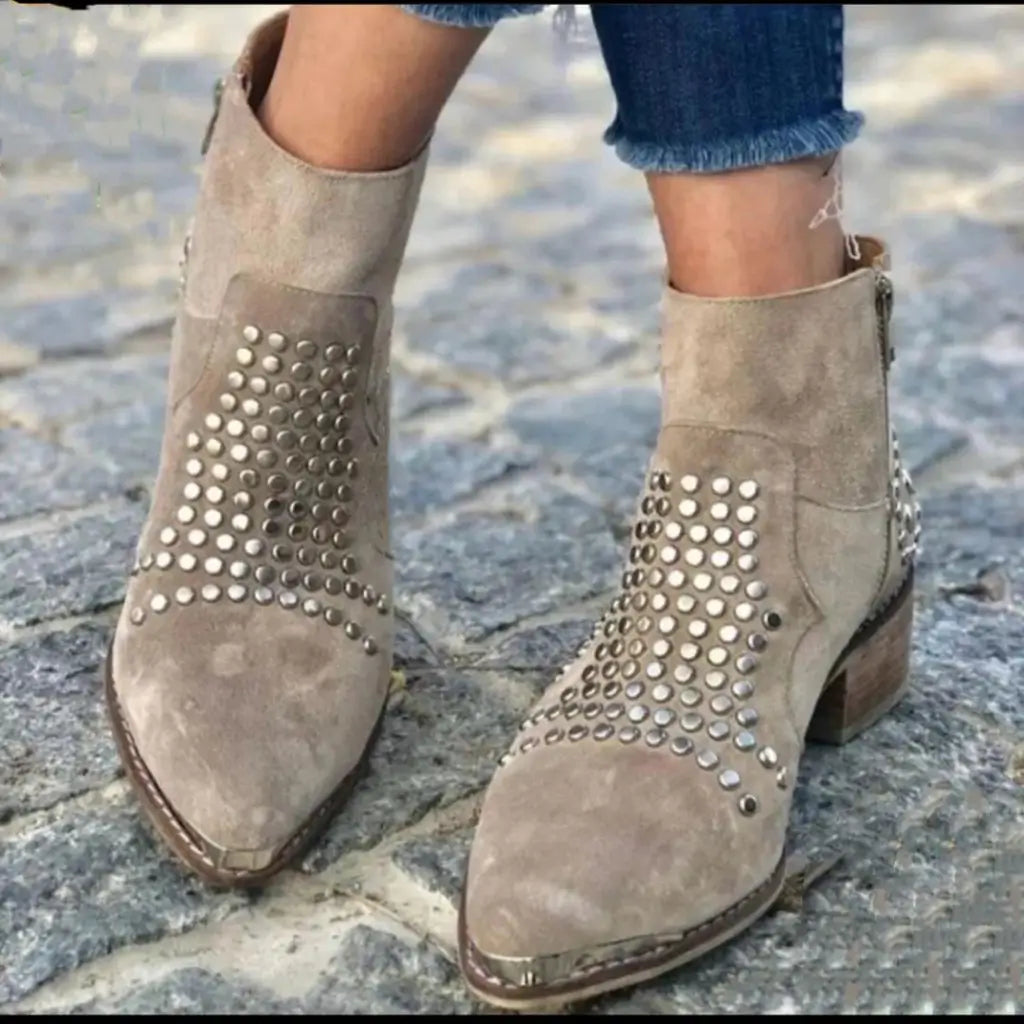 Paris | Pointed-toe Suede Boots